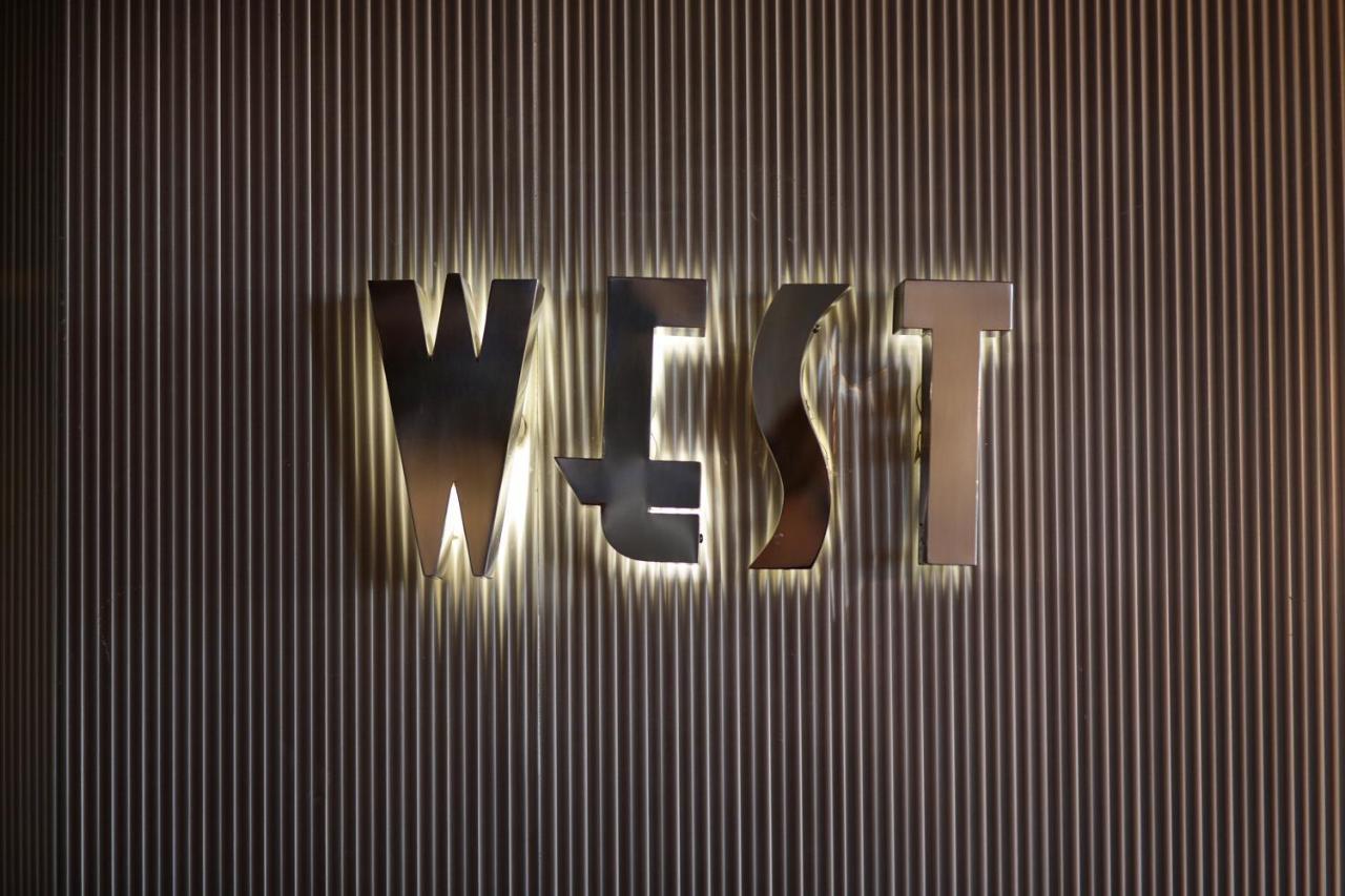 Angeleno Hotel