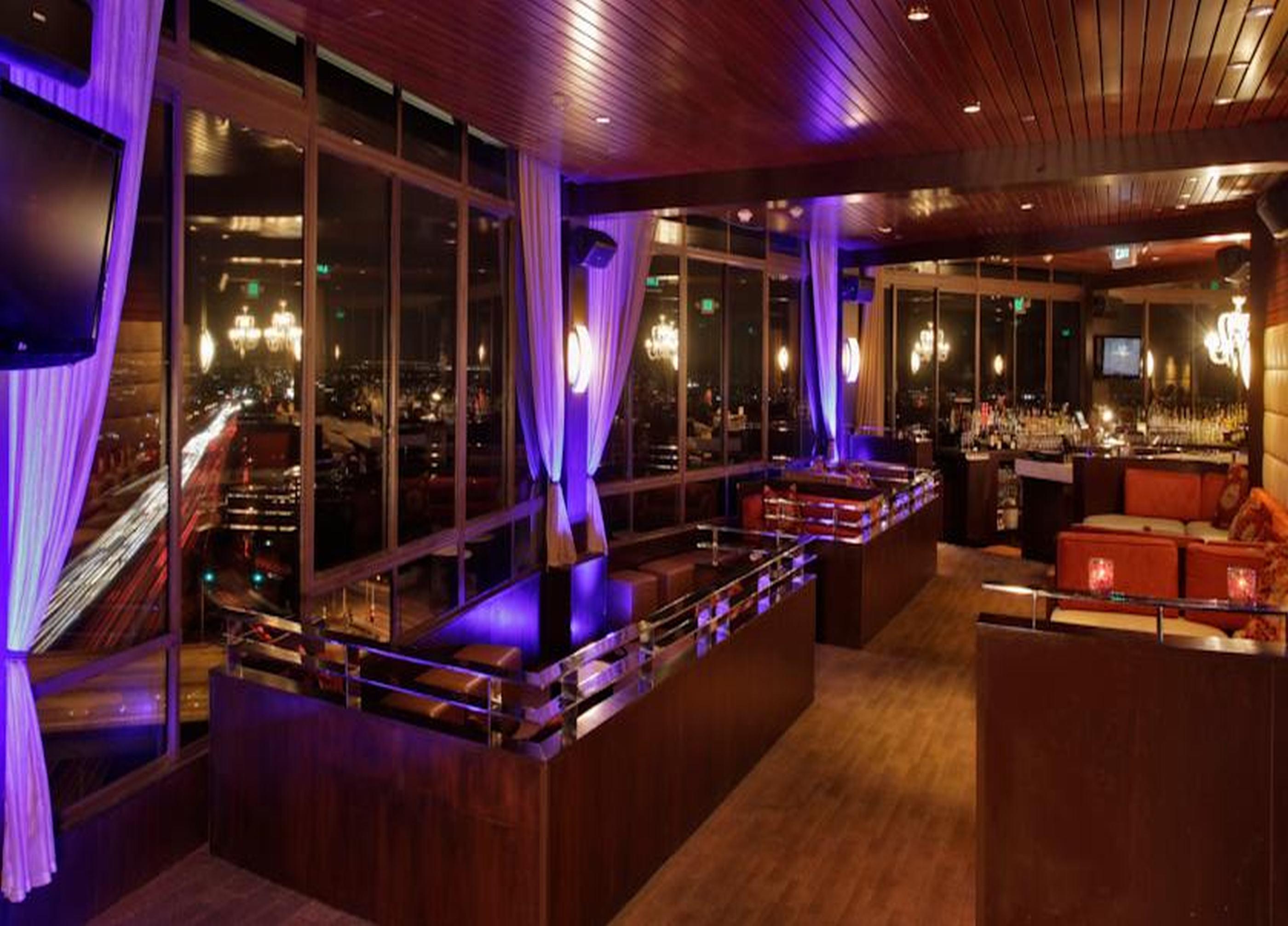Angeleno Hotel 4*
