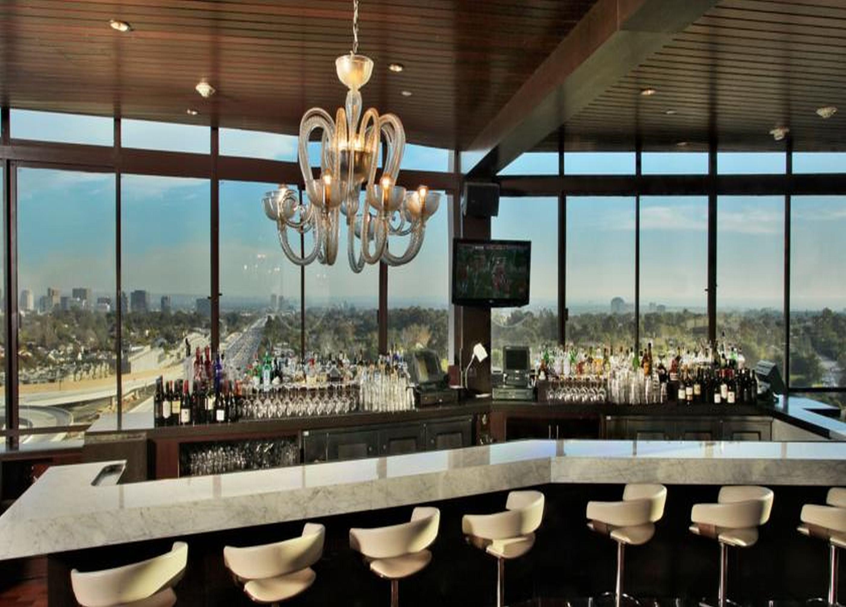 Angeleno Hotel 4*